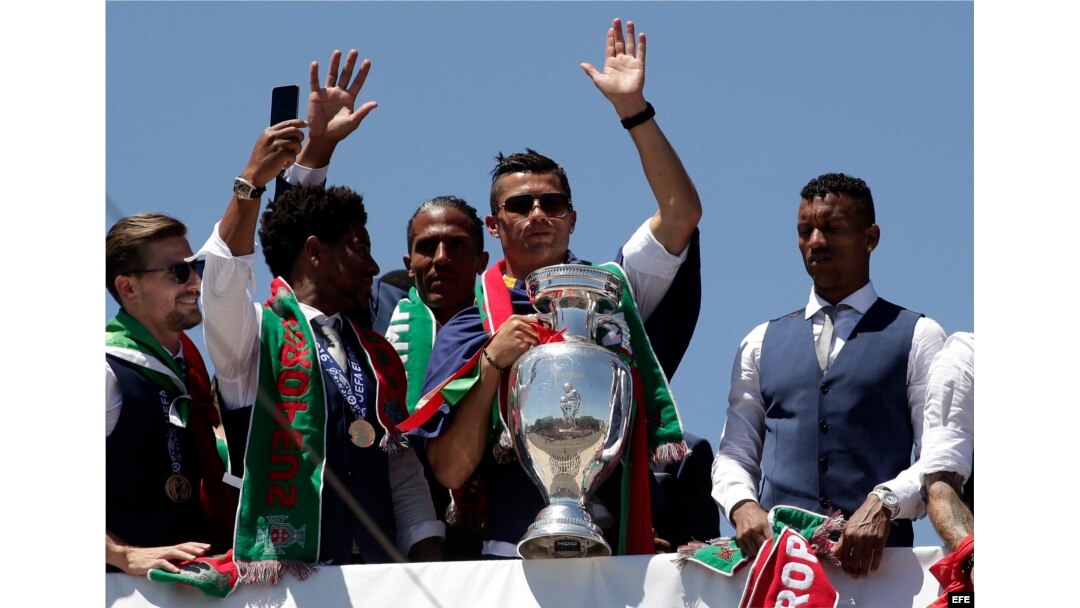 LA CAMPEONA PORTUGAL CELEBRA SU TROFEO EN CASA