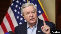 El senador estadounidense Lindsey Graham asiste a una rueda de prensa en Kiev, Ucrania, el 18 de marzo de 2024. REUTERS/Gleb Garanich/Archivo