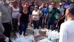 Personal médico cubano varado en Reynosa entrega artículos de aseo a la comunidad