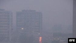 Fotografía de archivo de la contaminación en el centro de Pekín, China.
