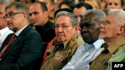Raúl Castro y el embajador ruso Mikhail L. Kamynin el pasado 7 de noviembre.