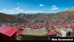 Larung Gar, el mayor monasterio del Tíbet y uno de las mayores instituciones de enseñanza de busdismo del mundo.