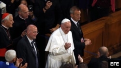 El Papa canoniza a Junípero Serra.