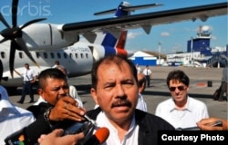 El presidente de Nicaragua, Daniel Ortega, llega a La Habana en el ATR 42-500 ejecutivo, matrícula CU-T1240 (Luis Domínguez).