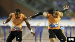 (i-e) Orlando Ortega y Pascal Martinot-Lagarde en los 110 metros con vallas en el Memorial Van Damme IAAF Diamond League en 2014.