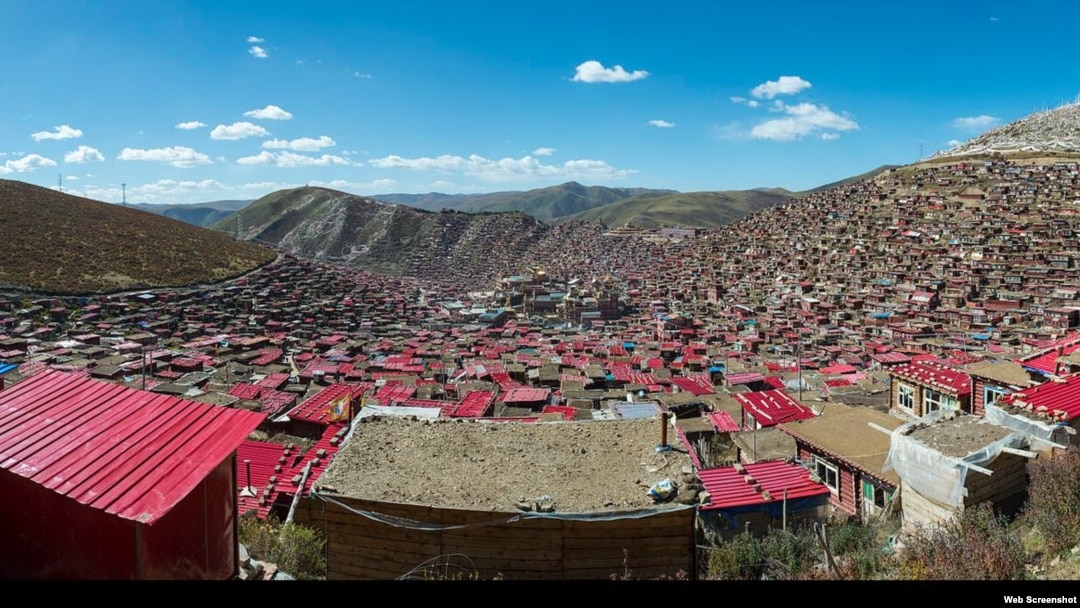 Larung Gar, el mayor monasterio del Tíbet y uno de las mayores instituciones de enseñanza de busdismo del mundo.