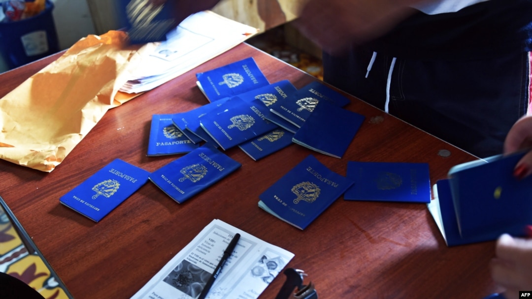 Pasaportes cubanos.