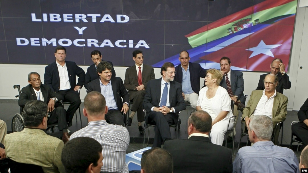 Imágen de archivo de ex presos políticos reunidos con representantes del Partido Popular español en septiembre de 2010 