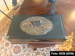 Una caja de puros cubanos para una Cuba en libertad en la casa de James Cason en Coral Gables