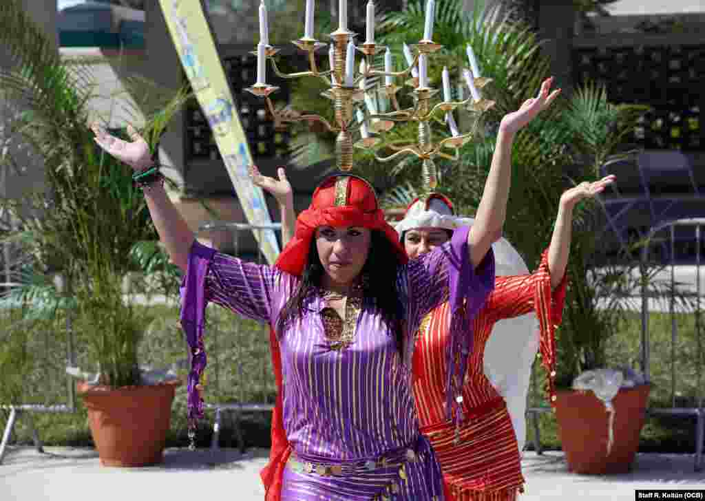Los asistentes disfrutaron de la actuación del Flamenco Belly Dance y el conjunto danzario Love Doll.