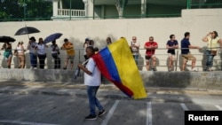 Colombianos acuden a las urnas para votar en las elecciones presidenciales.