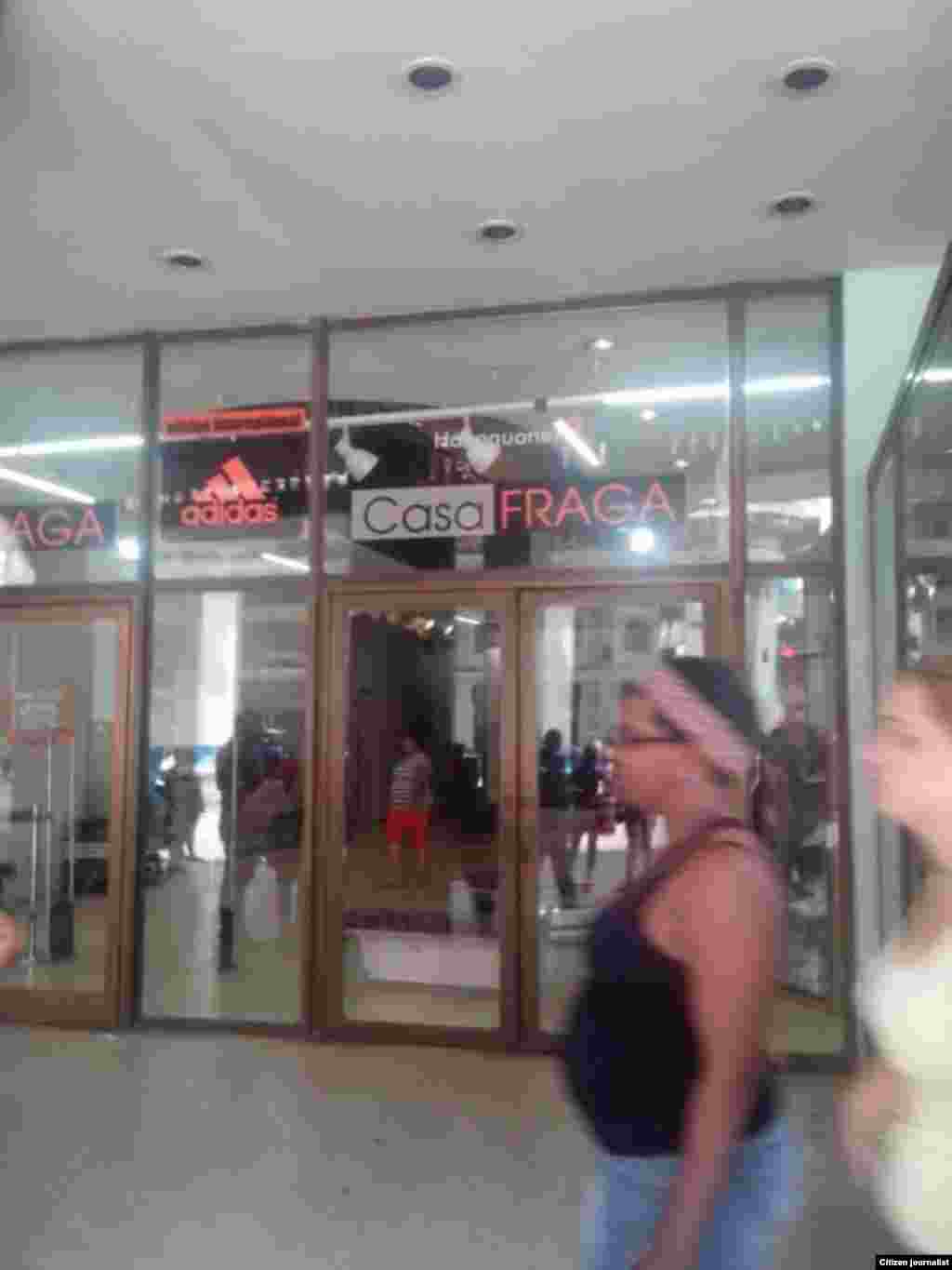 Antigua tienda de zapatos en Habana / foto / Misladys Carnel