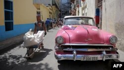 El paro de los boteros sigue en la capital cubana, en medio de una crisis generalizada del transporte público. 