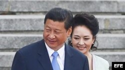 El presidente chino, Xi Jinping y su esposa Peng Liyuan en el Gran Palacio del Pueblo en Pekín (China). 