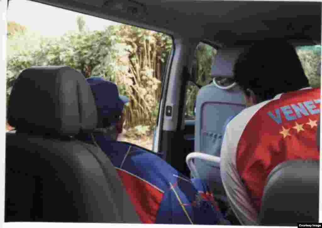 Fidel Castro y Nicolá Maduro durante un recorrido en coche por áreas que definen con "grandes perspectivas alimentarias".