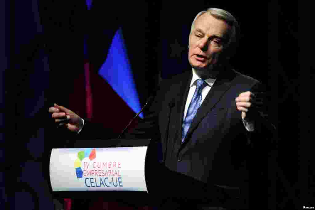 Primer Ministro Franc&eacute;s Jean-Marcc Ayrault se dirige a los participantes en la cumbre CELAC-UE