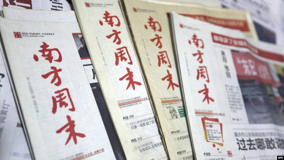 Ejemplares de fechas anteriores de la publicación "Southern Weekly" en Pekín, China, el martes 8 de enero de 2013. 