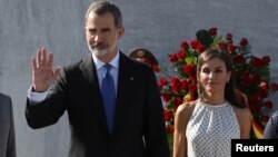 El Rey Felipe VI y la Reina Letizia en una ceremonia en la plaza cívica José Martí, en La Habana. 