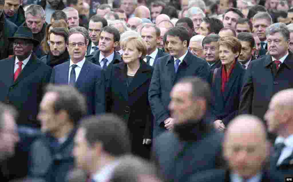 Premier italiano Matteo Renzi, presidenta de Suiza Simonetta Sommaruga y presidente ucraniano Petro Poroschenko. 