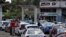 La crisis de gasolina aumentó los últimos meses y largas filas para llenar los tanques de combustible se registraron este año.