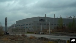 FOTO ARCHIVO. Una fábrica de Volkswagen se encuentra a las afueras de Urumqi, en la Región Autónoma Uigur de Xinjiang, en el oeste de China, el 22 de abril de 2021.
