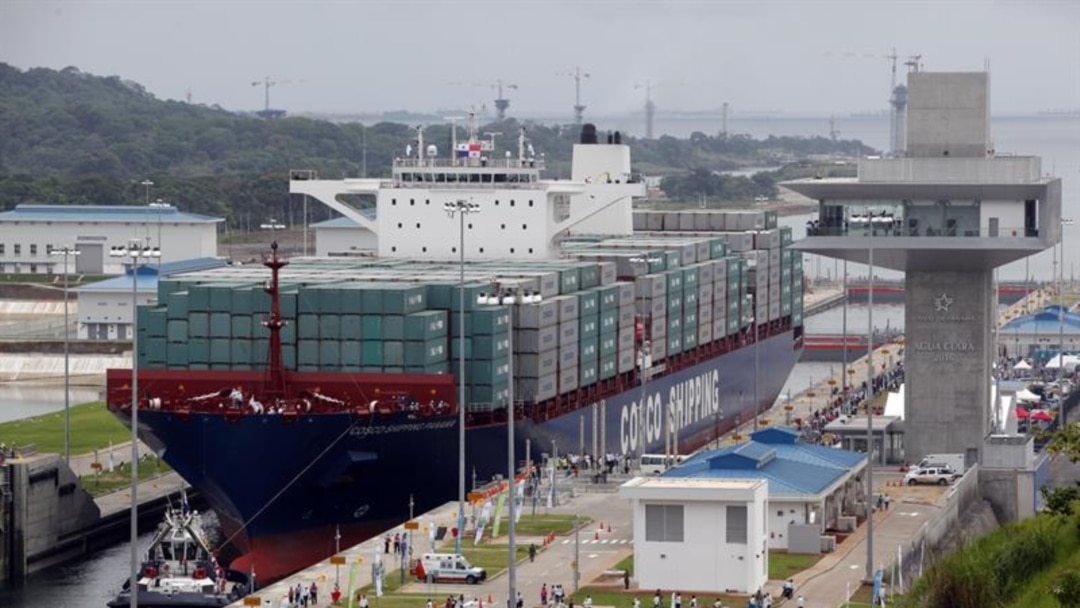 Barco chino inaugura expansión del canal de Panamá