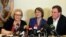 Los senadores demócratas estadounidenses, Claire McCaskill, de Missouri; Amy Klobushar, de Minnesota; y Mark Warner, de Virginia; durante una rueda de prensa en La Habana (i-d).