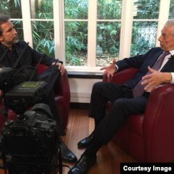 Gustavo Tovar Arroyo entrevista al premio Nobel de Literatura Mario Vargas Llosa (Redes Sociales).
