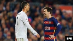 (i-e) Cristiano Ronaldo y Leo Messi.