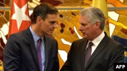 El primer ministro español Pedro Sánchez y el gobernante cubano Miguel Díaz-Canel. 