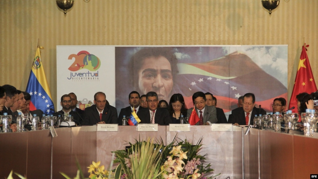  El canciller de Venezuela, Elías Jaua (c), preside la XIII Comisión Mixta de Alto Nivel China-Venezuela hoy, sábado 19 de julio del 2014, en la sede la Cancillería en Caracas (Venezuela), un día antes de la visita de Estado del presidente de China, Xi Ji