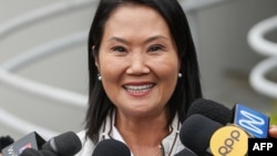 La candidata presidencial peruana del partido Fuerza Popular, Keiko Fujimori, habla con la prensa en Lima el 19 de junio de 2026. 