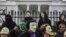 JLS02 WASHINGTON (ESTADOS UNIDOS) 05/11/2013.- Varios miembros y simpatizantes del grupo "hacker" (pirata informático) Anonymous protestan contra la "corrupción gubernamental" durante un acto que llaman "Marcha de millones de máscaras", a las puertas de l