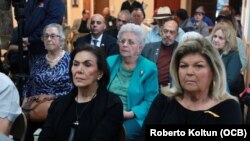 Exiliados cubanos durante una conferencia de prensa en la Casa del Preso, en la Pequeña Habana.