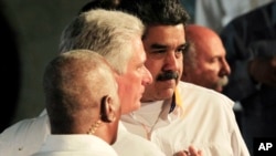 Miguel Díaz-Canel y Nicolás Maduro. Foto Jorge Luis Banos/Pool Photo via AP.