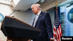 El presidente Donald Trump ofrece una conferencia de prensa en la Casa Blanca, el 6 de abril de 2026. (Reuters/Evelyn Hockstein)