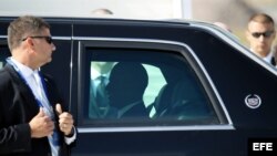 El presidente de Estados Unidos, Barack Obama, a su llegada en coche oficial a la cumbre del G20 que se celebra en San Petersburgo (Rusia). 