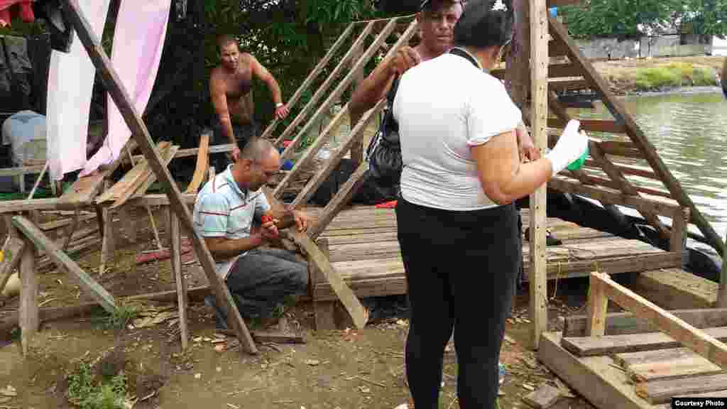 Así son las precarias condiciones en que viven los cubanos en Turbo, Colombia.