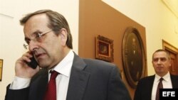 El nuevo primer ministro griego Antonis Samaras (izq).