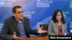 Antonio Rodiles y Ailer González durante la entrevista concedida a el diario El Nuevo Herald. (Captura de video)