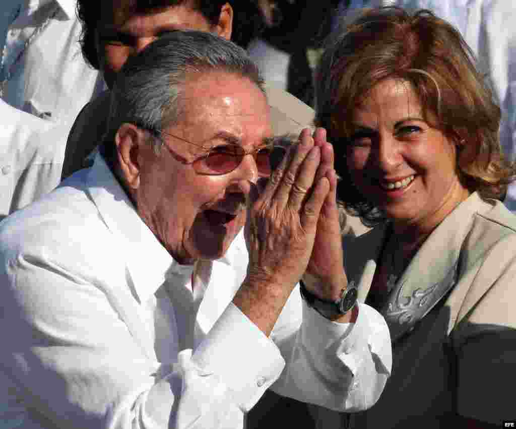 El gobernante Ra&uacute;l Castro asiste hoy a la Plaza de la Revoluci&oacute;n Jos&eacute; Mart&iacute;, en La Habana, donde el papa Benedicto XVI oficiar&aacute; una misa multitudinaria, en su &uacute;ltima jornada en Cuba. EFE/Alejandro Ernesto