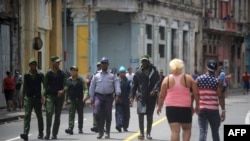Agentes del orden en las calles de La Habana. 