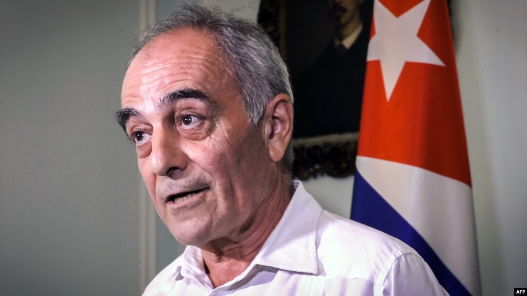 El embajador europeo en Cuba, el español Alberto Navarro. (Photo by STR / AFP)