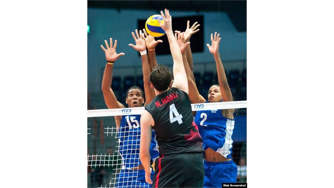 Voleibolistas cubanos en la Liga Mundial de voleibol en Finlandia.