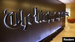 El logo de The Washington Post en la redacción del diario.