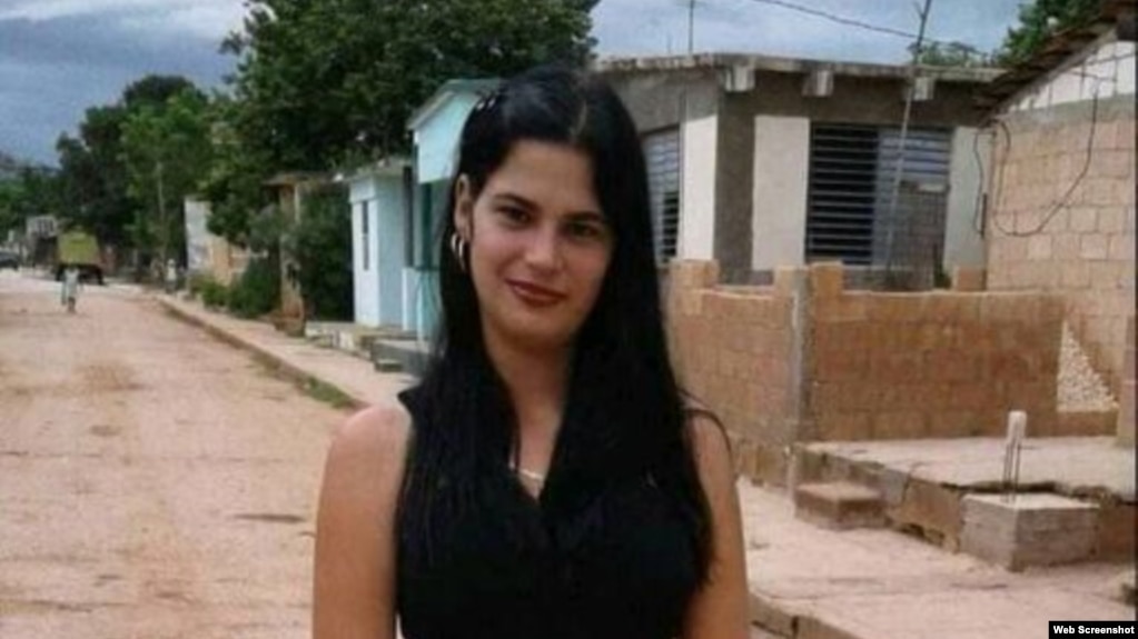 Sissi Abascal Zamora, la Dama de Blanco más joven de Cuba, en prisión política desde las protestas del 11 de julio de 2021. 