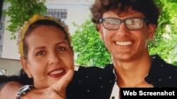 Mercedes Roque Rodríguez y su hijo Antonio Rassi Roque