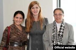 En esta foto publicada en la cuenta de Twitter de Samantha Power, la embajadora de EEUU ante la ONU, posa junto a Rosa María Payá y Ofelia Acevedo.