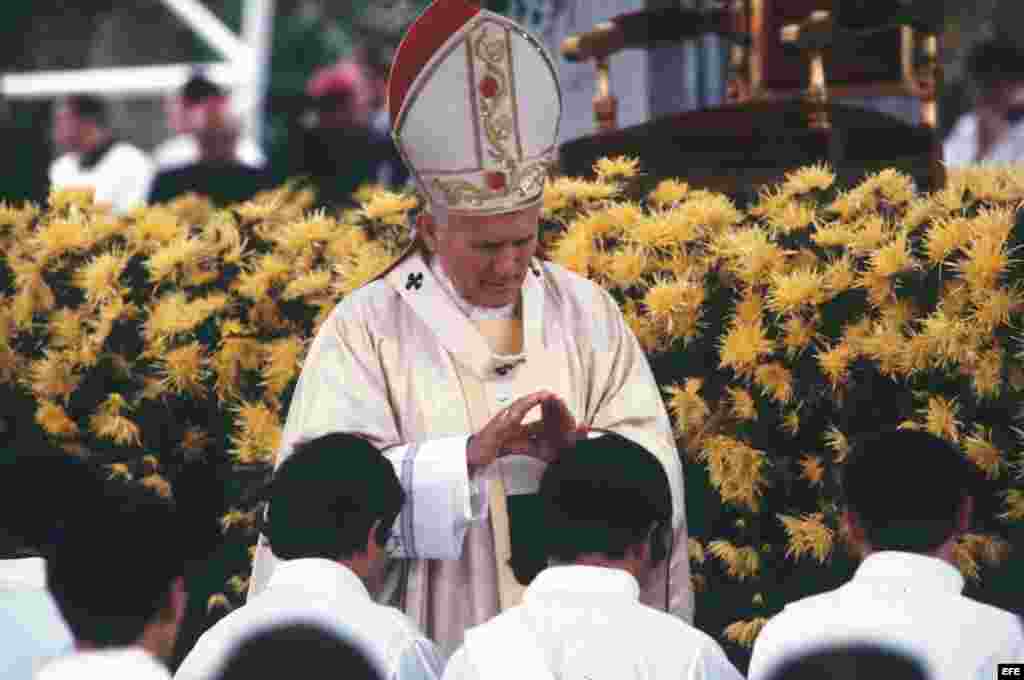 El Papa Juan Pablo II en su visita a España en 1979.