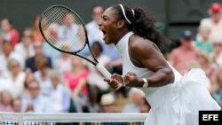 Serena Williams reacciona tras ganar Wimbledon 2016.